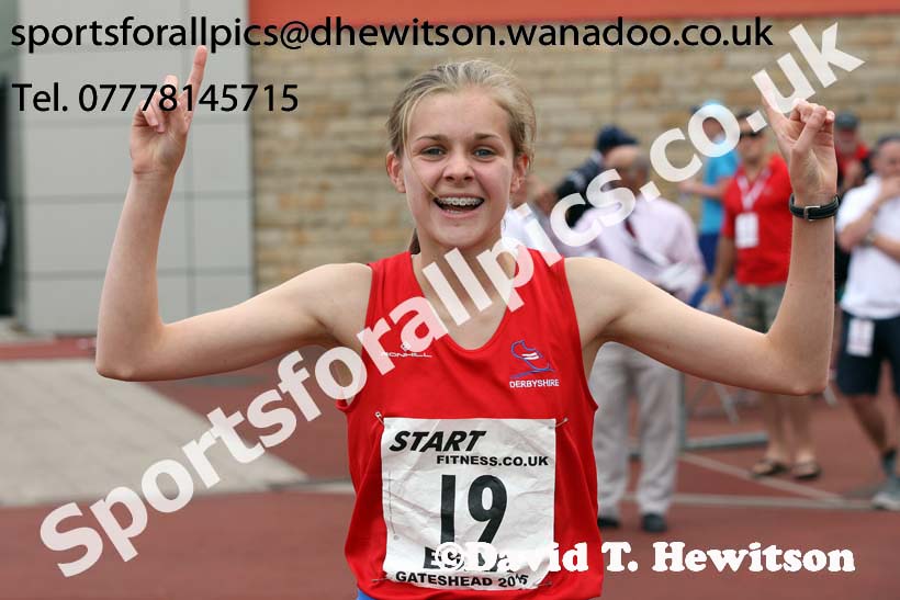 Junior girls 800 metres, 2015 English Schools Track and Field Champs., Gateshead Stadium. Photo: David T. Hewitson/Sports for All Pics